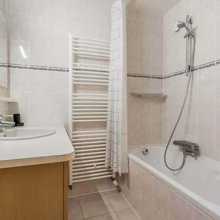 Beautiful Spacious 100m From The With 2 Terraces & Private Garage Box Appartement Ostende